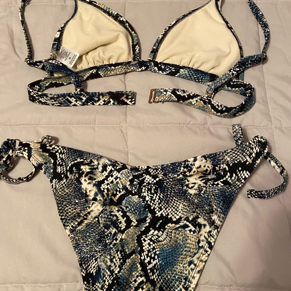 NWOT Blue Snake Skin Bikini - Picture 2 of 2